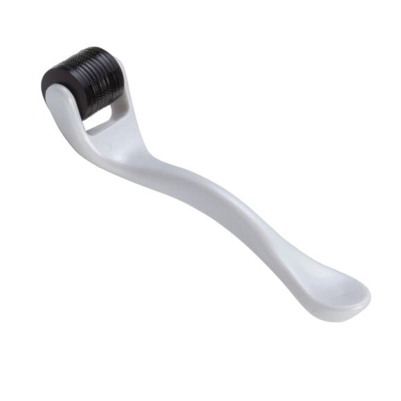 BROOKSTONE CORDLESS TITANIUM MICRO NEEDLE DERMA ROLLER - Picture 2 of 5